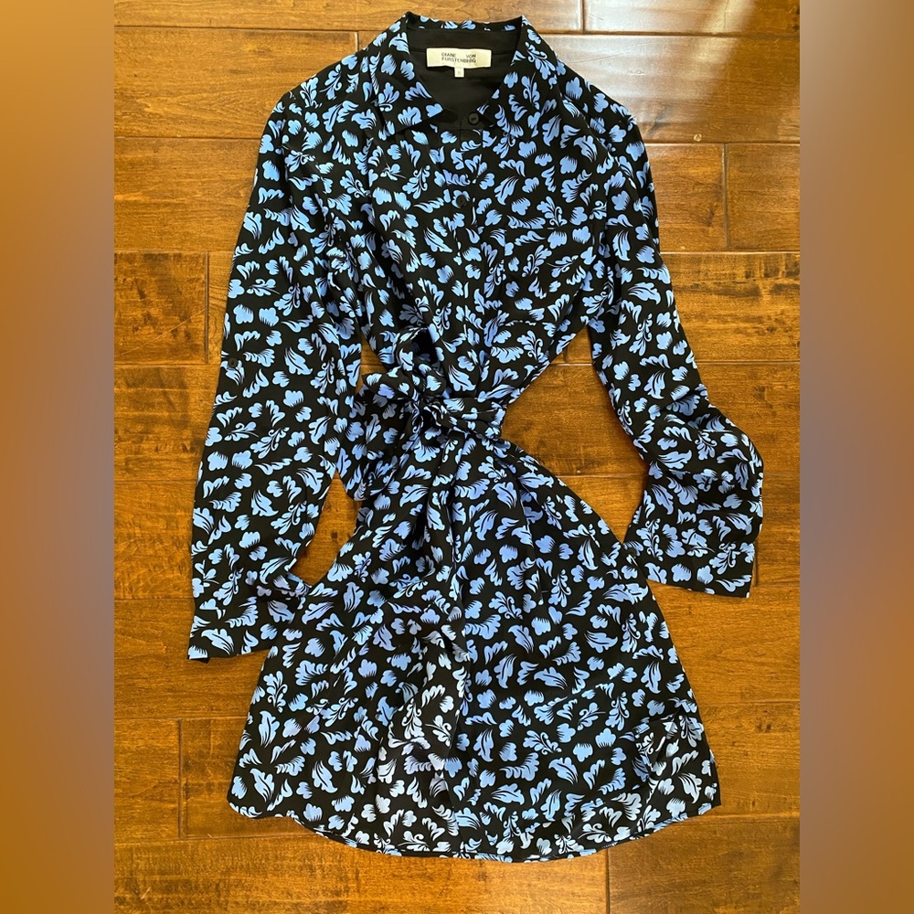 Diane Von Furstenberg Dress Black with Blue Floral Print size 10